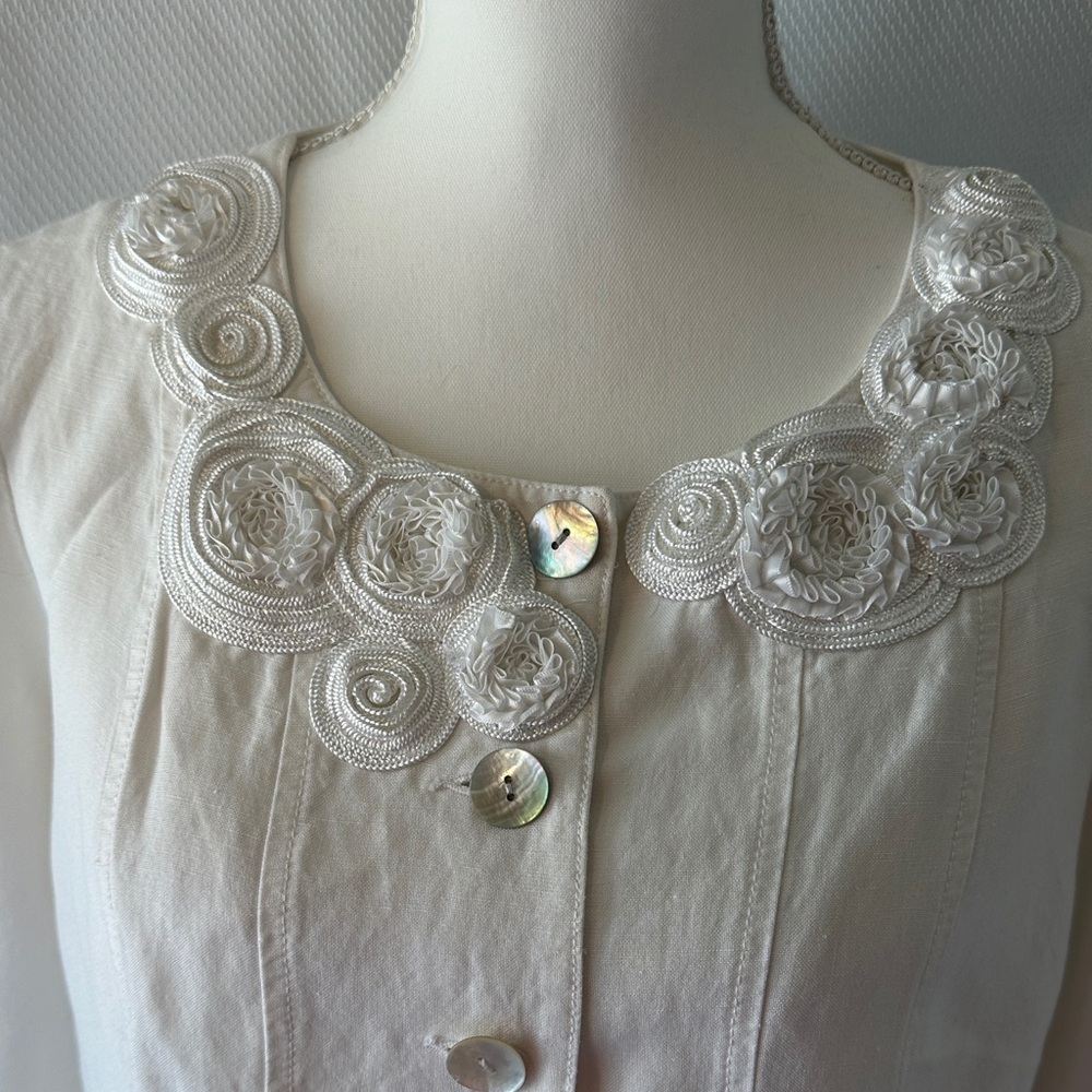 🌸 Ruby Rd. Petite Ivory Blazer with Floral Embellishments & Linen Blend, size 8P - Picture 3 of 13